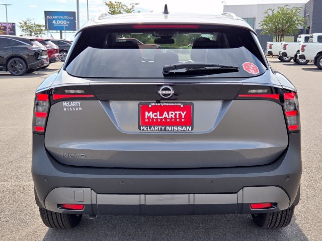 New 2027 Nissan Kicks SR w/ SR Premium Package FWD image 7