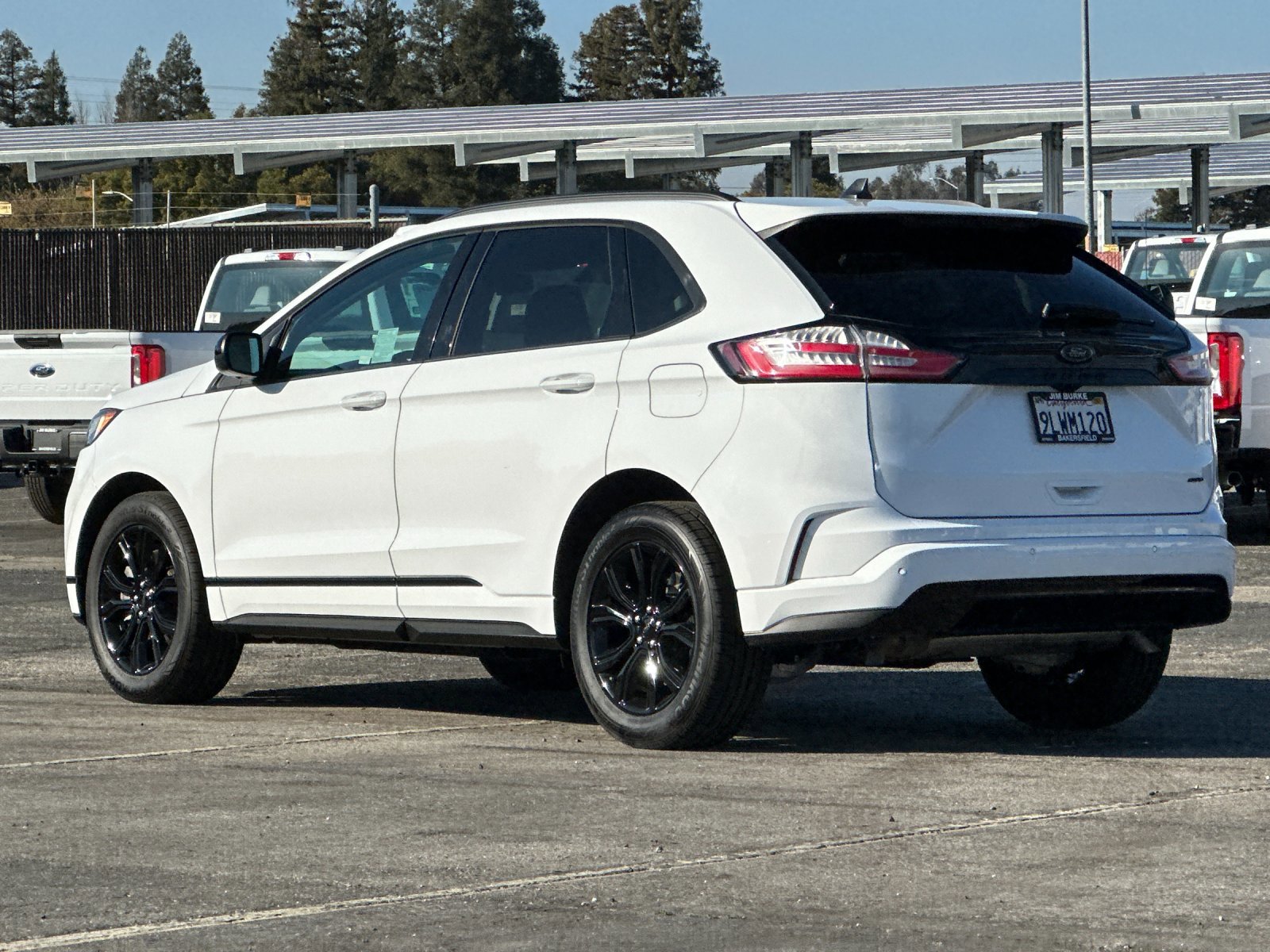 Certified 2024 Ford Edge SE w/ Black Appearance Package image 6