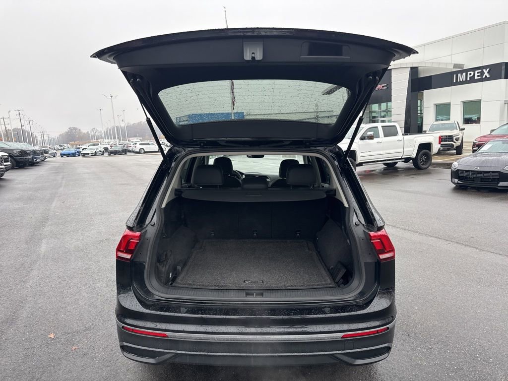 Used 2023 Volkswagen Tiguan SE w/ Panoramic Sunroof Package image 30