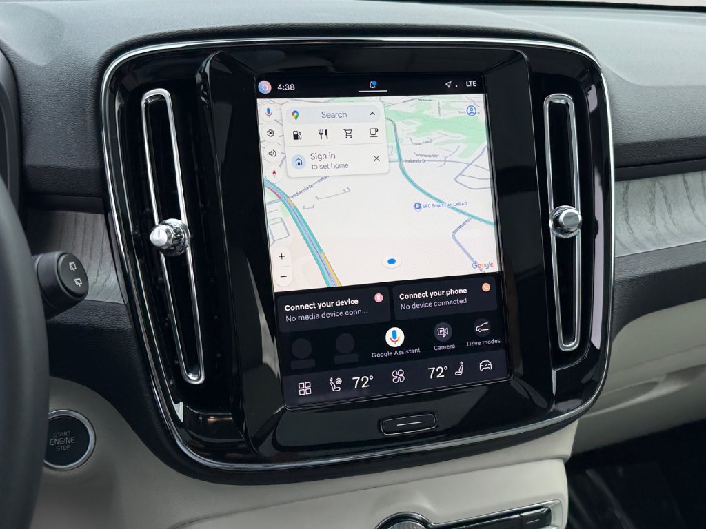 Certified 2024 Volvo XC40 B5 Plus w/ Climate Package AWD/4WD image 21