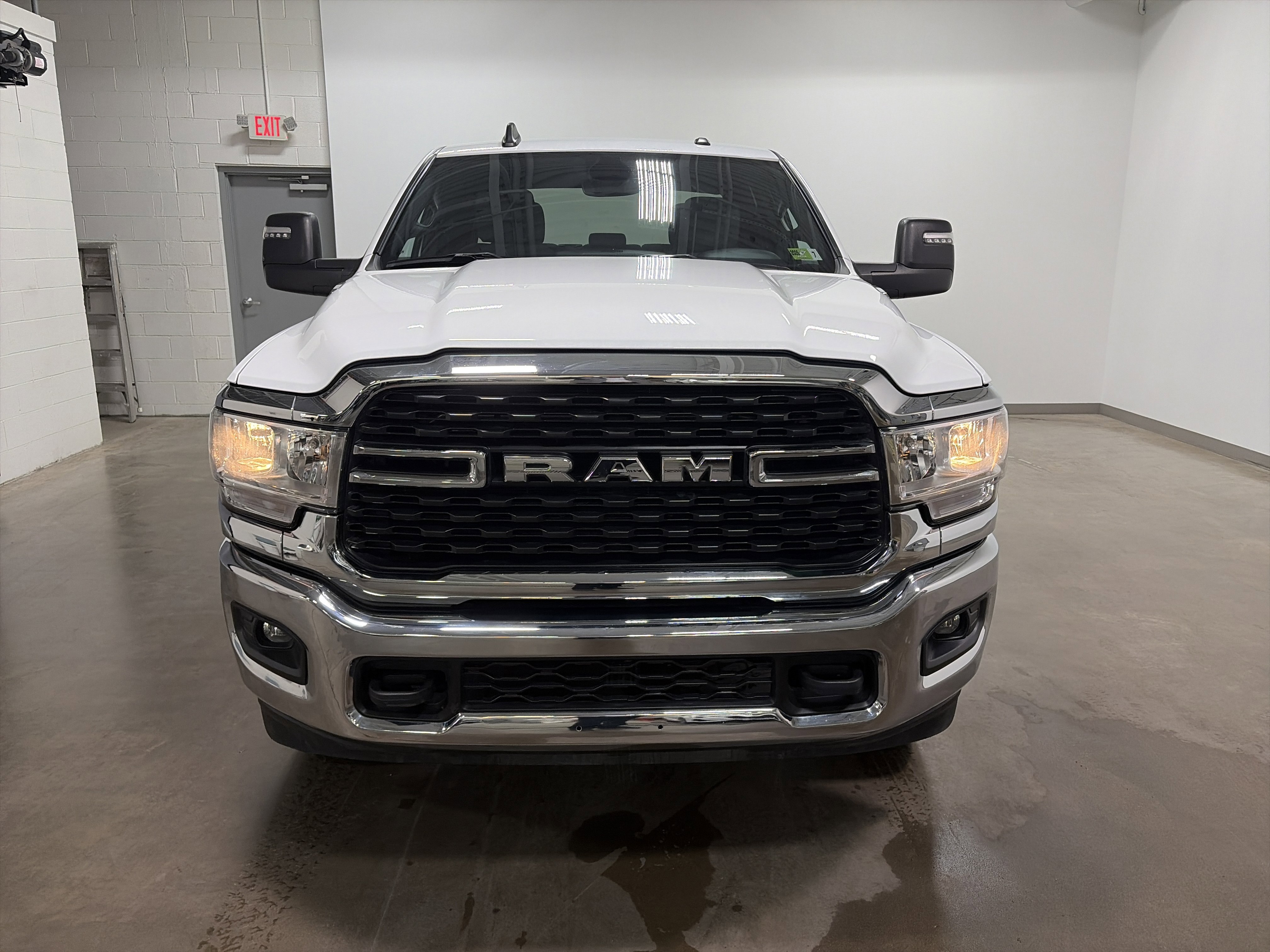 Used 2024 RAM 2500 Big Horn AWD/4WD image 36