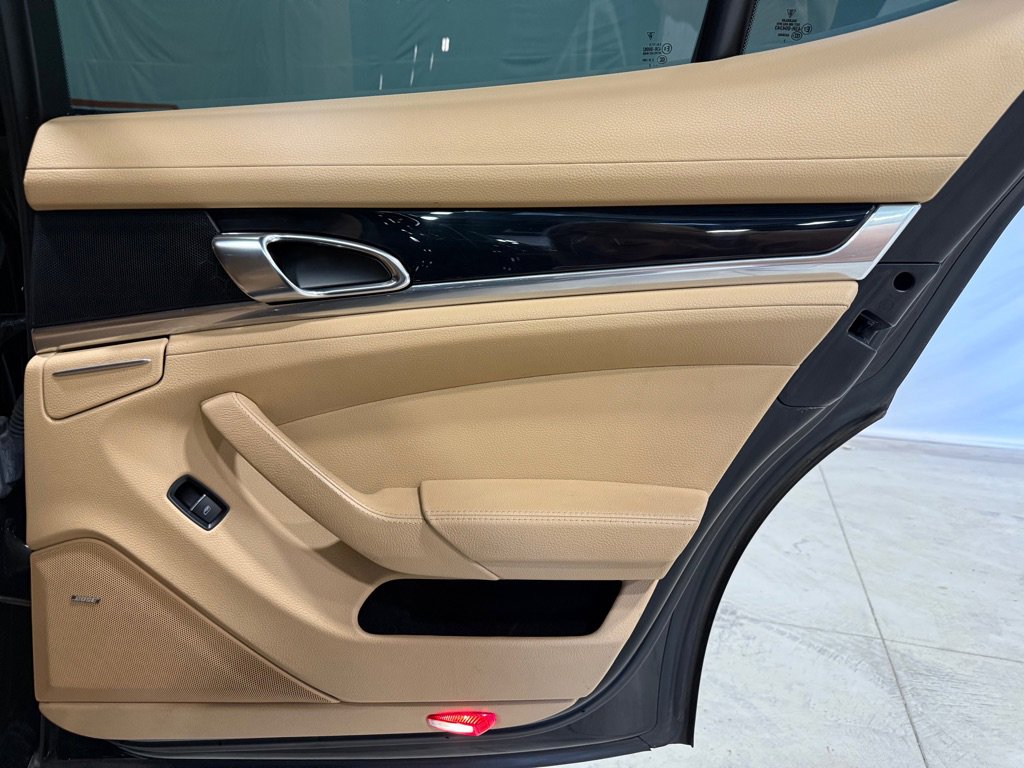 Used 2014 Porsche Panamera image 24