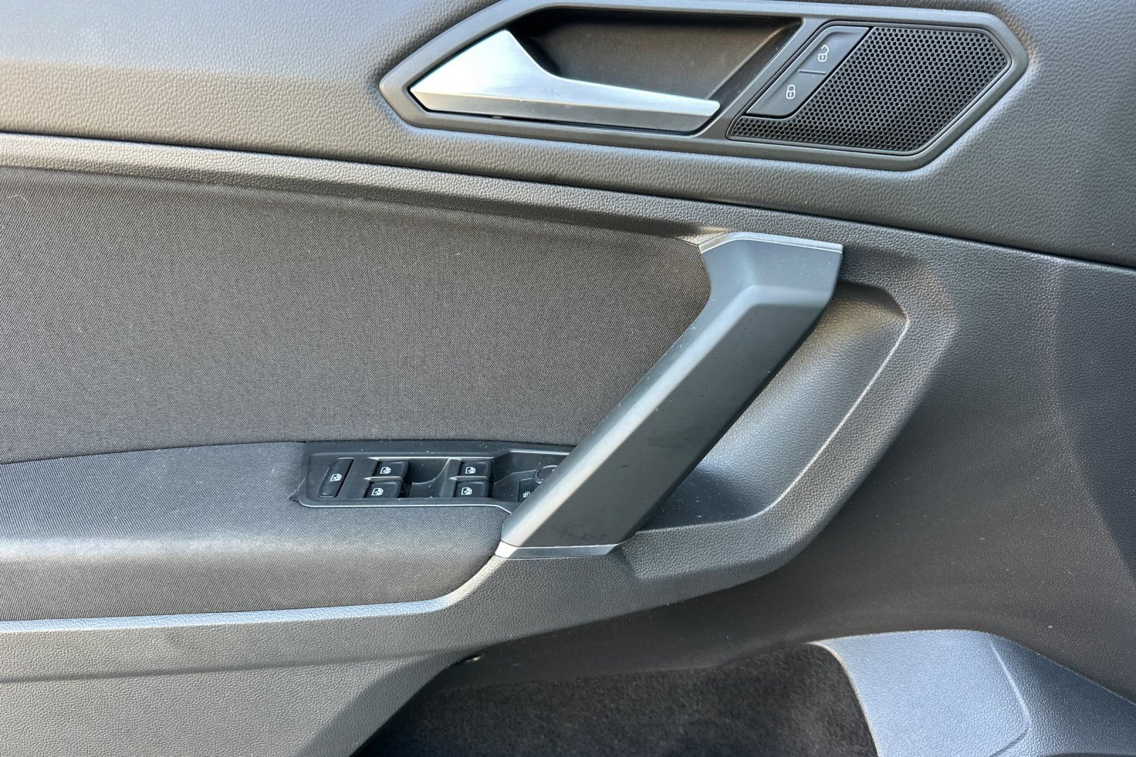 Used 2020 Volkswagen Tiguan S AWD/4WD image 10
