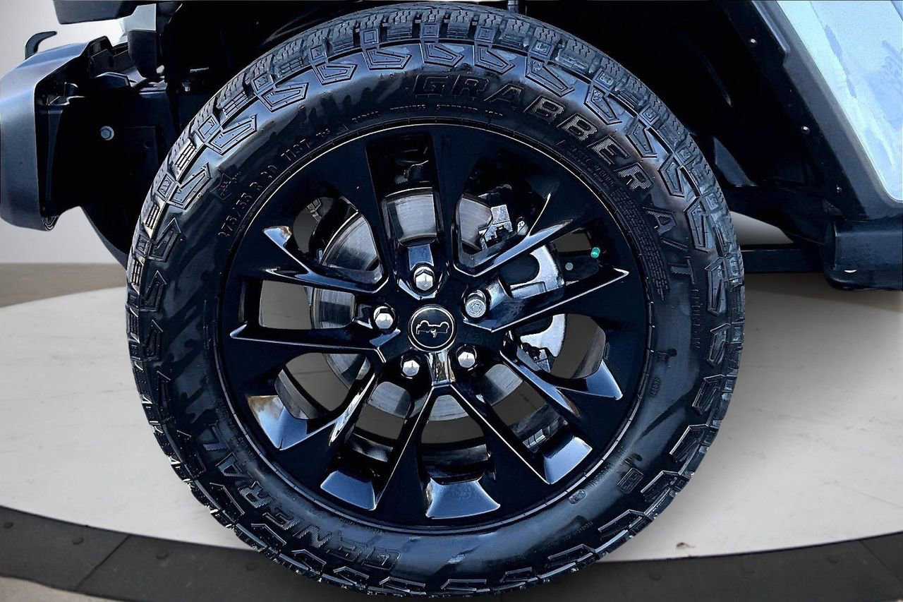 Certified 2025 Jeep Gladiator Sport image 31