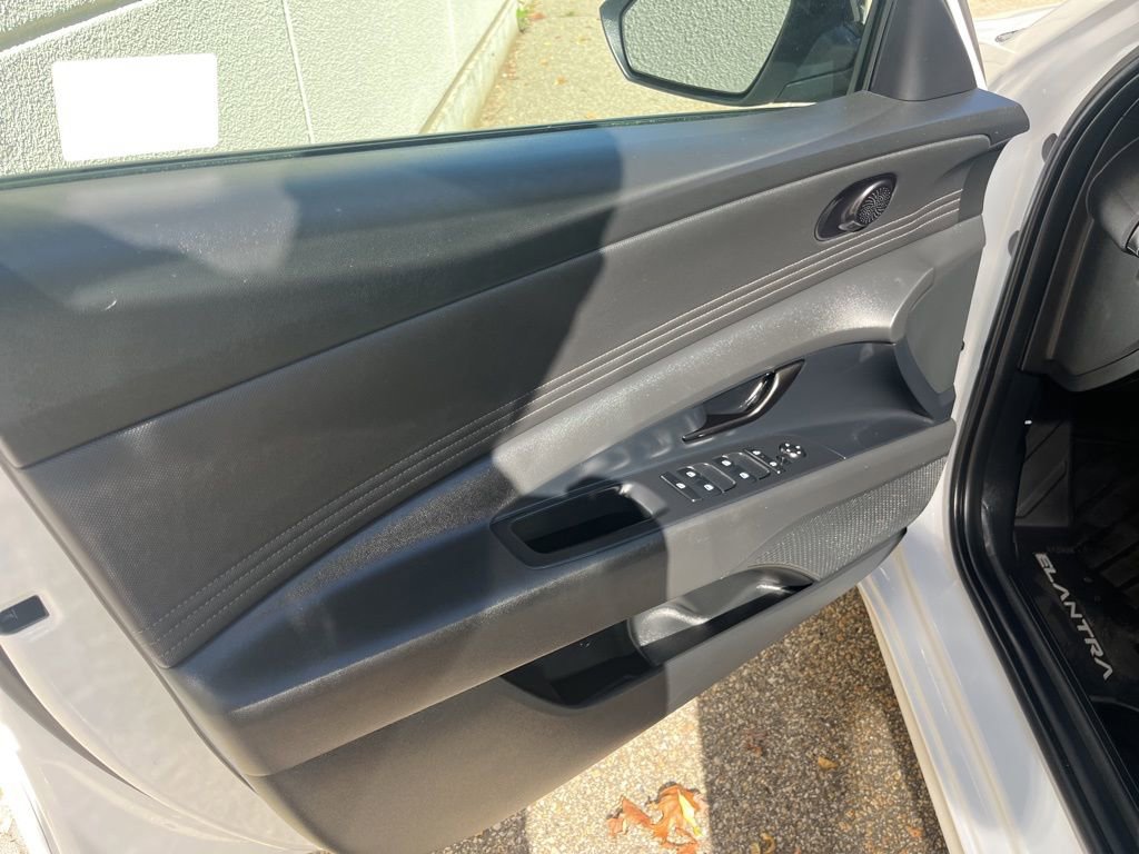 Used 2025 Hyundai Elantra SEL image 20