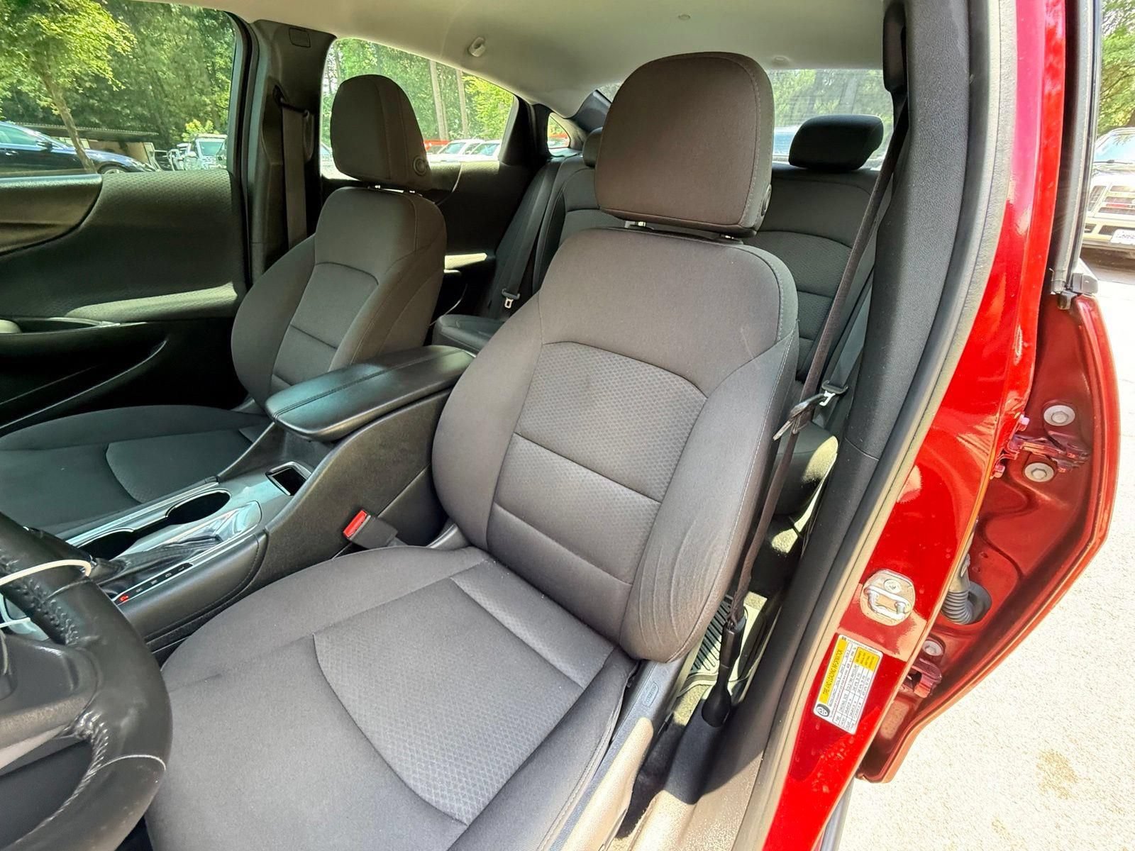 Used 2018 Chevrolet Malibu LT FWD image 45