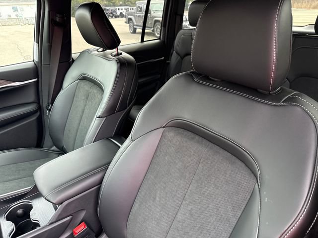 New 2026 Jeep Grand Cherokee Altitude image 24