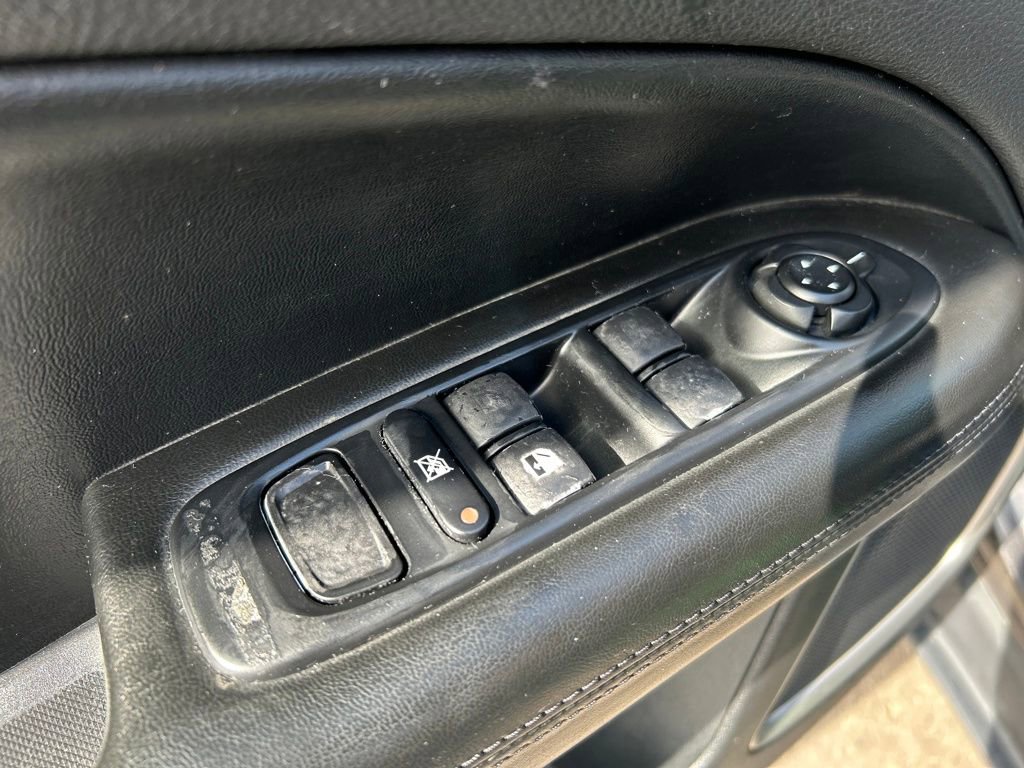 Used 2018 Jeep Compass Latitude w/ Popular Equipment Group FWD image 18