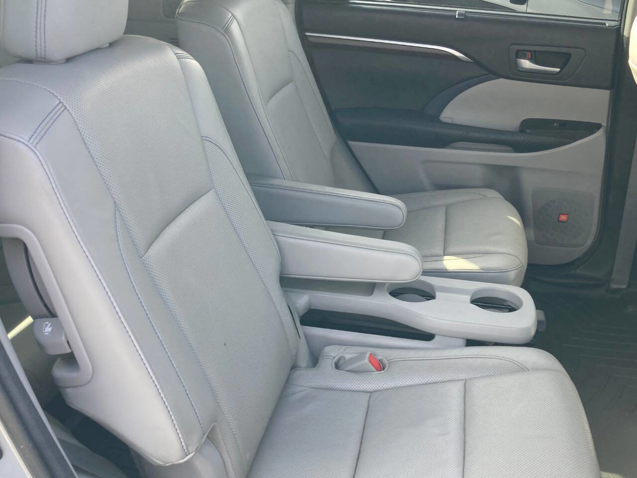 Used 2015 Toyota Highlander Limited image 43