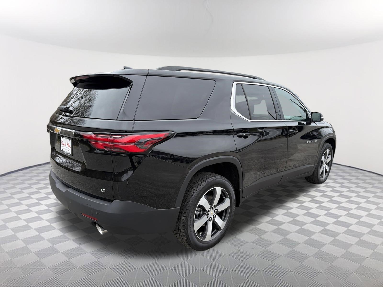 Used 2023 Chevrolet Traverse LT w/ LT Premium Package image 6