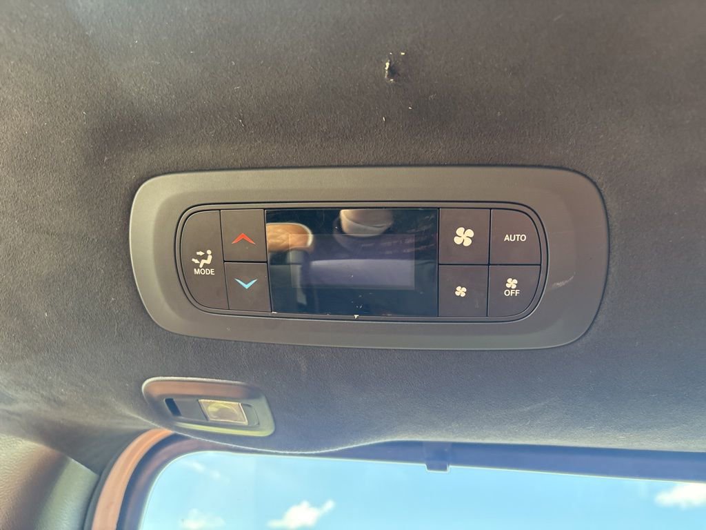 Used 2022 Chrysler Pacifica Pinnacle FWD image 50