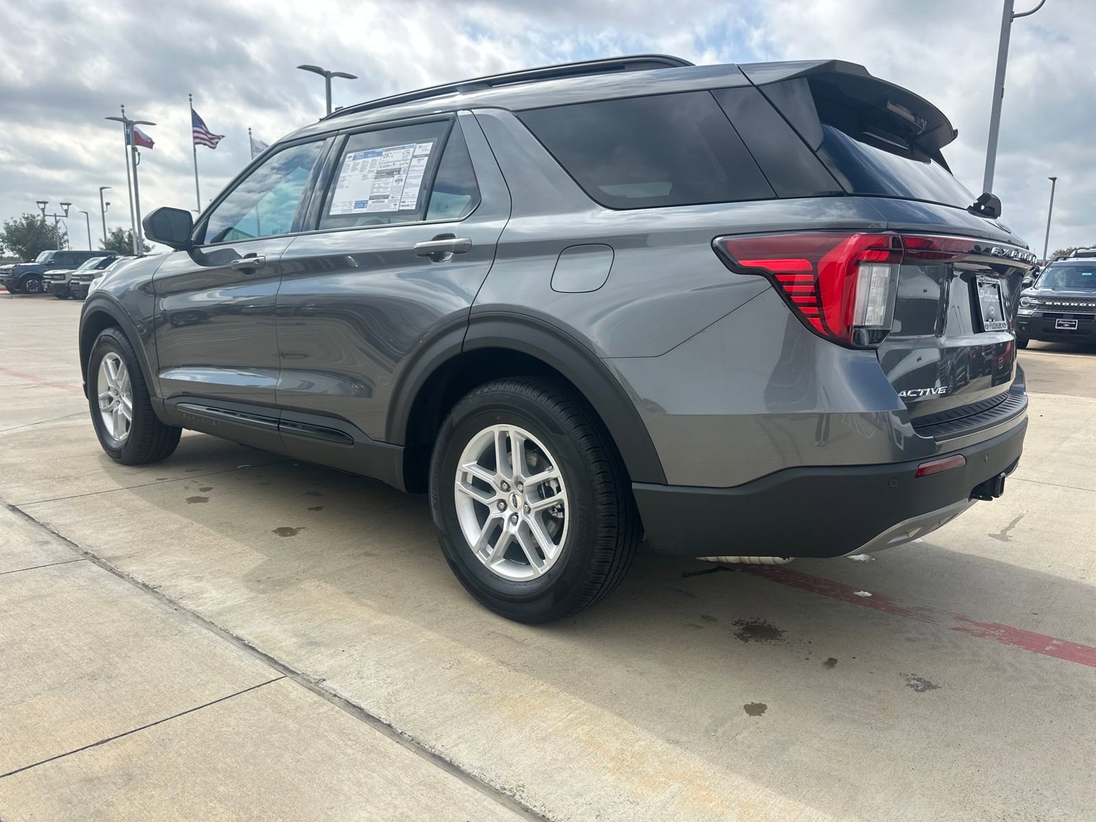 New 2026 Ford Explorer Active w/ Active Comfort Package image 3