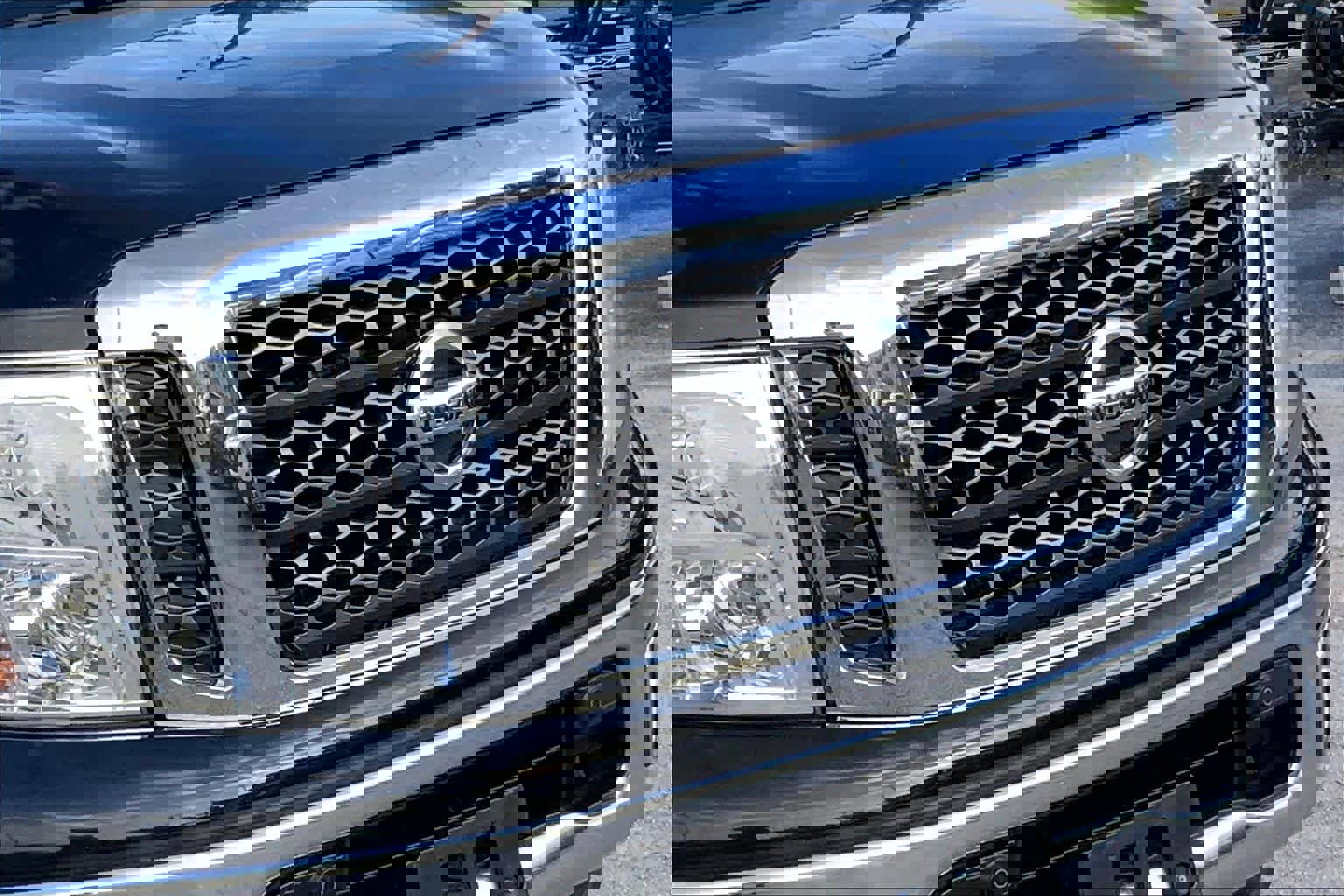 Used 2018 Nissan Titan SV w/ SV Convenience Package image 26