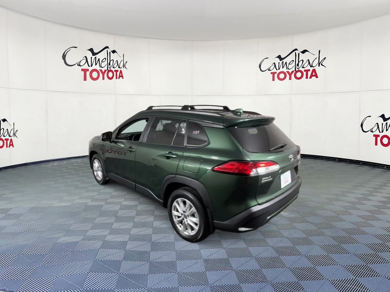 Used 2024 Toyota Corolla Cross LE w/ Moonroof Package FWD image 8
