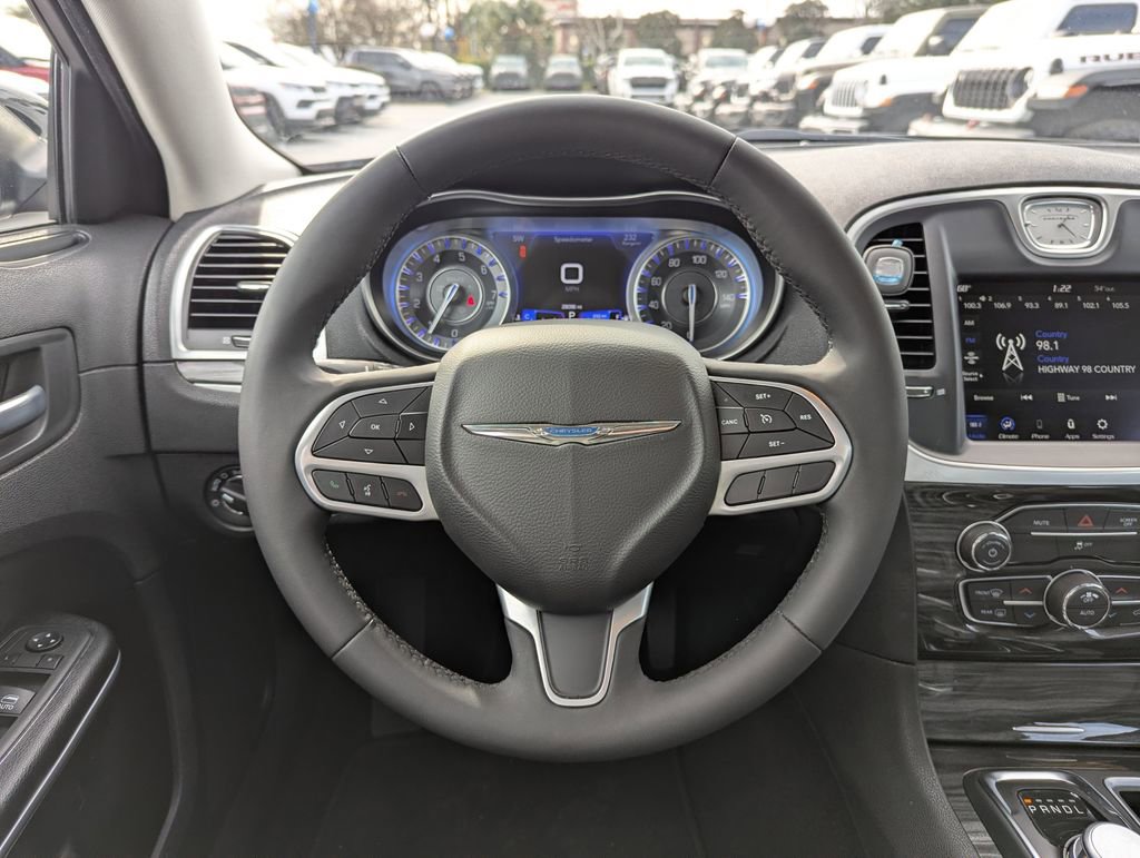 Used 2022 Chrysler 300 Touring image 17