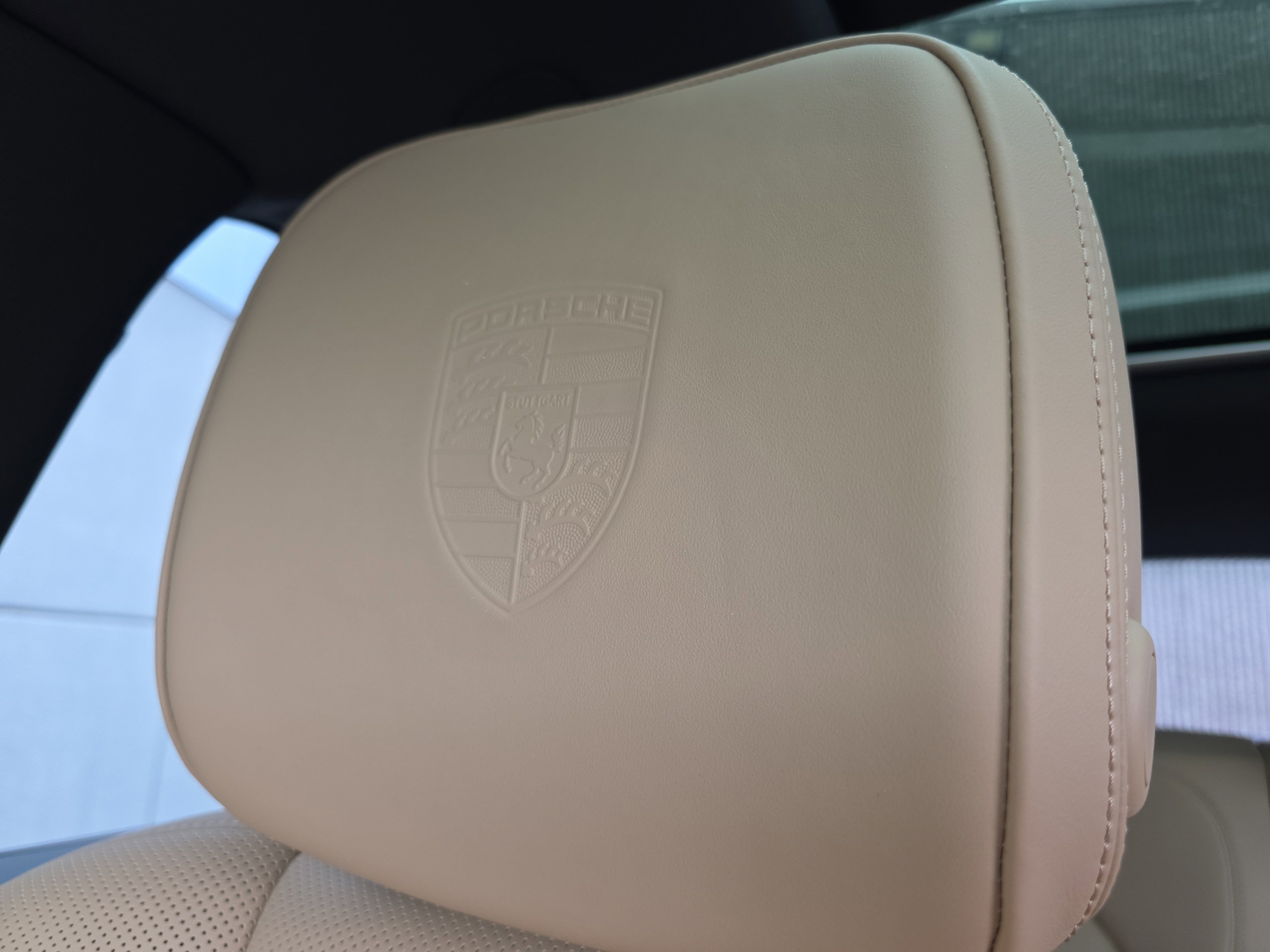 Used 2022 Porsche Macan AWD/4WD image 30