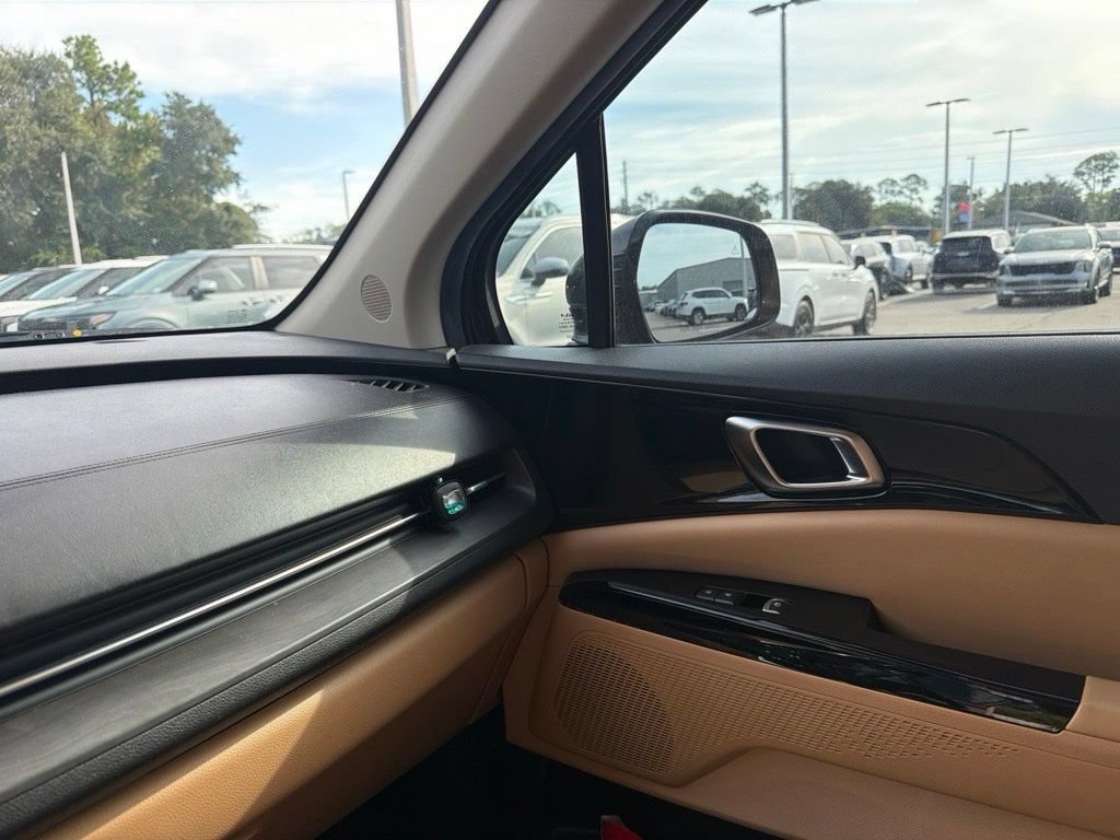 Certified 2023 Kia Carnival EX FWD image 17