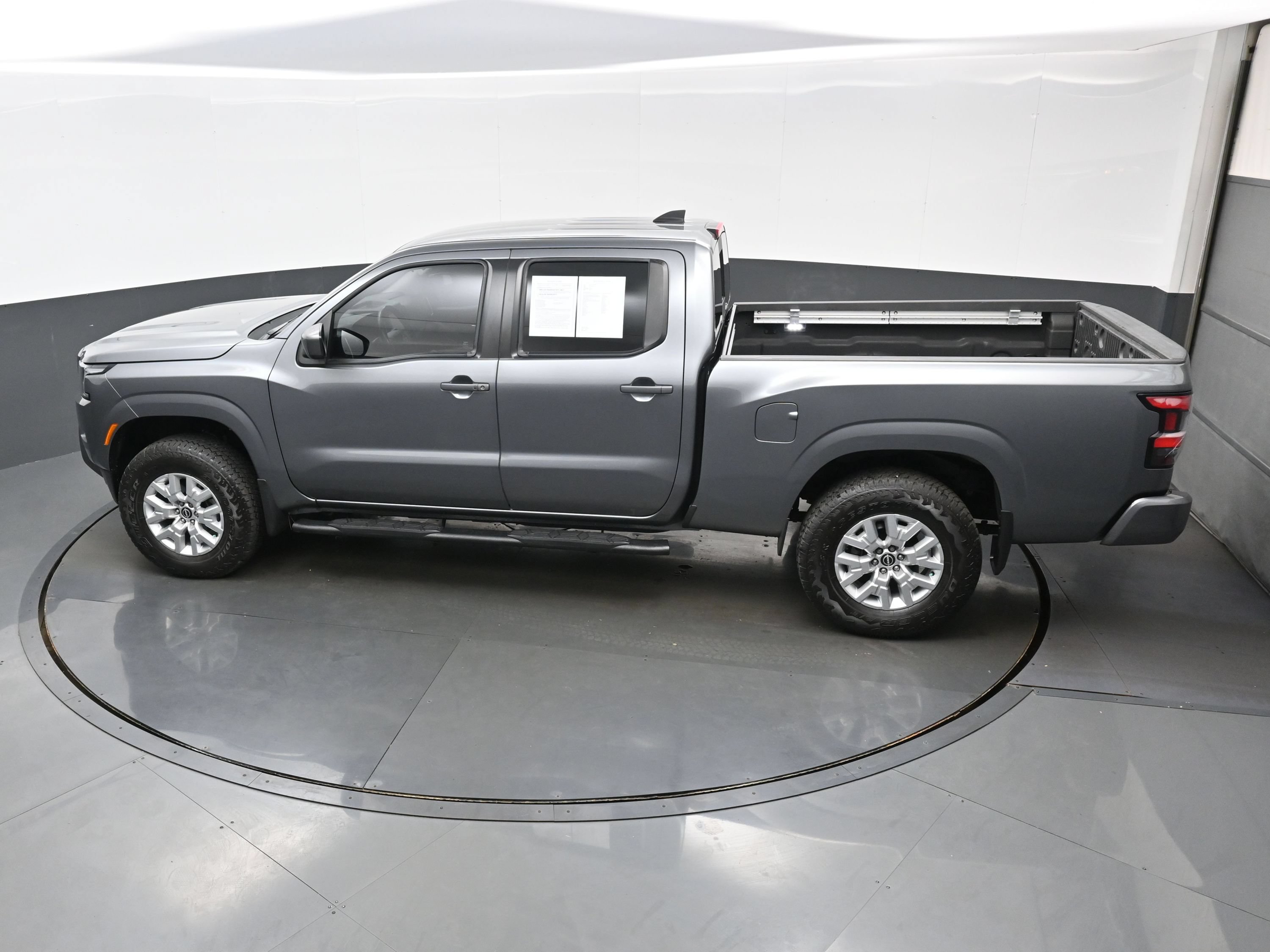 Used 2024 Nissan Frontier SV w/ Technology Package RWD image 35