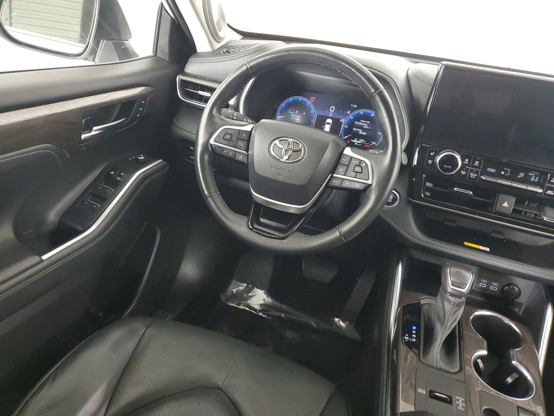 Used 2023 Toyota Highlander Limited image 50