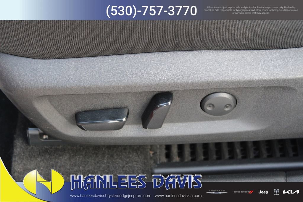 Used 2023 Nissan Rogue SV image 13