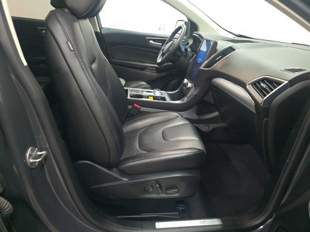 Used 2021 Ford Edge Titanium w/ Equipment Group 301A image 3