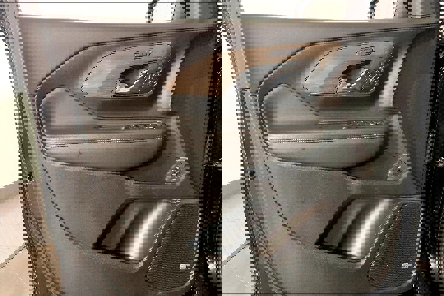 Used 2023 GMC Terrain Denali w/ Black Diamond Edition image 24