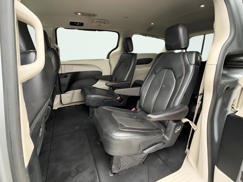 Used 2019 Chrysler Pacifica Touring-L FWD image 24