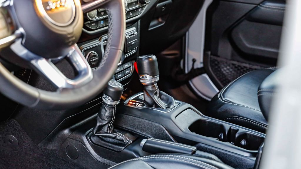 Used 2023 Jeep Wrangler Unlimited Sahara image 24