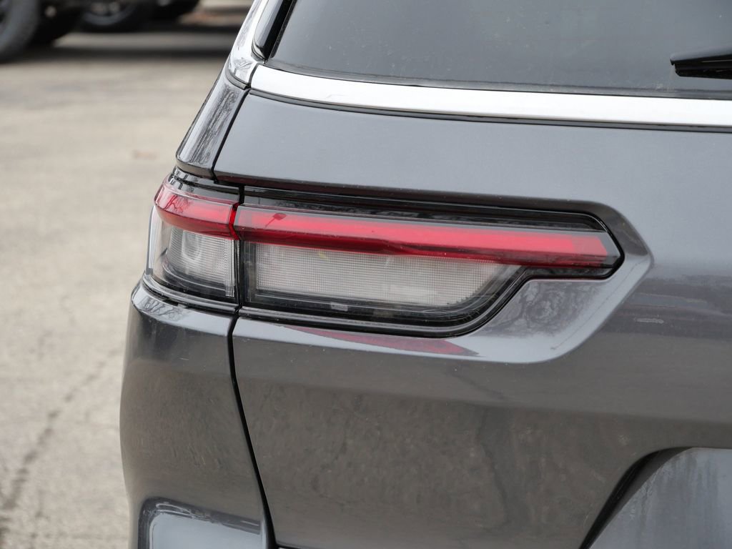 Used 2024 Jeep Grand Cherokee L Limited w/ Luxury Tech Group II image 9