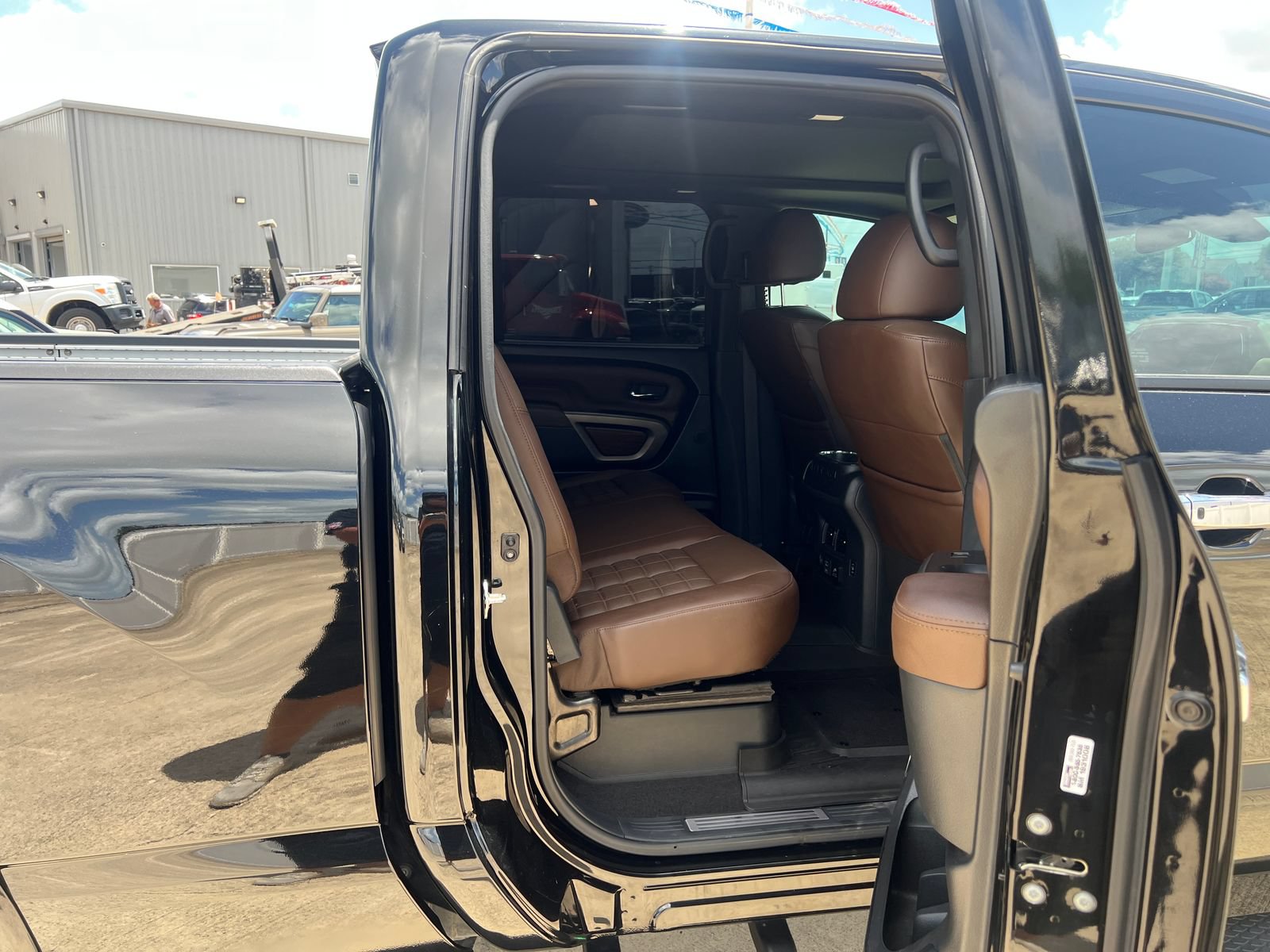 Used 2022 Nissan Titan Platinum Reserve w/ Moonroof Package AWD/4WD image 19
