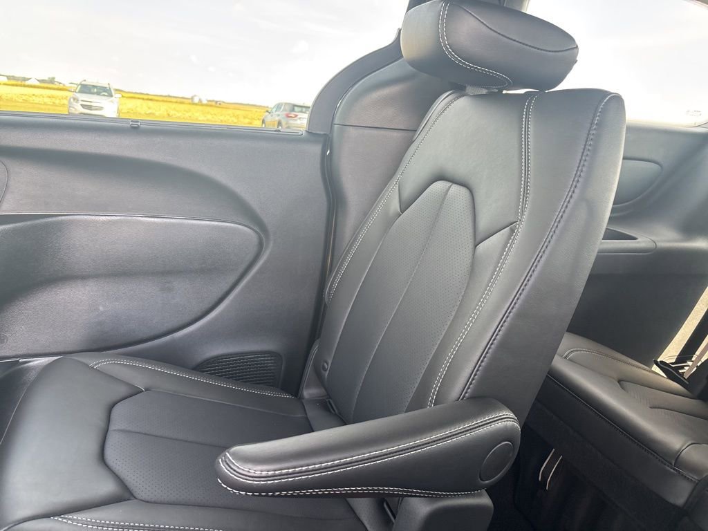 New 2026 Chrysler Pacifica Select image 40