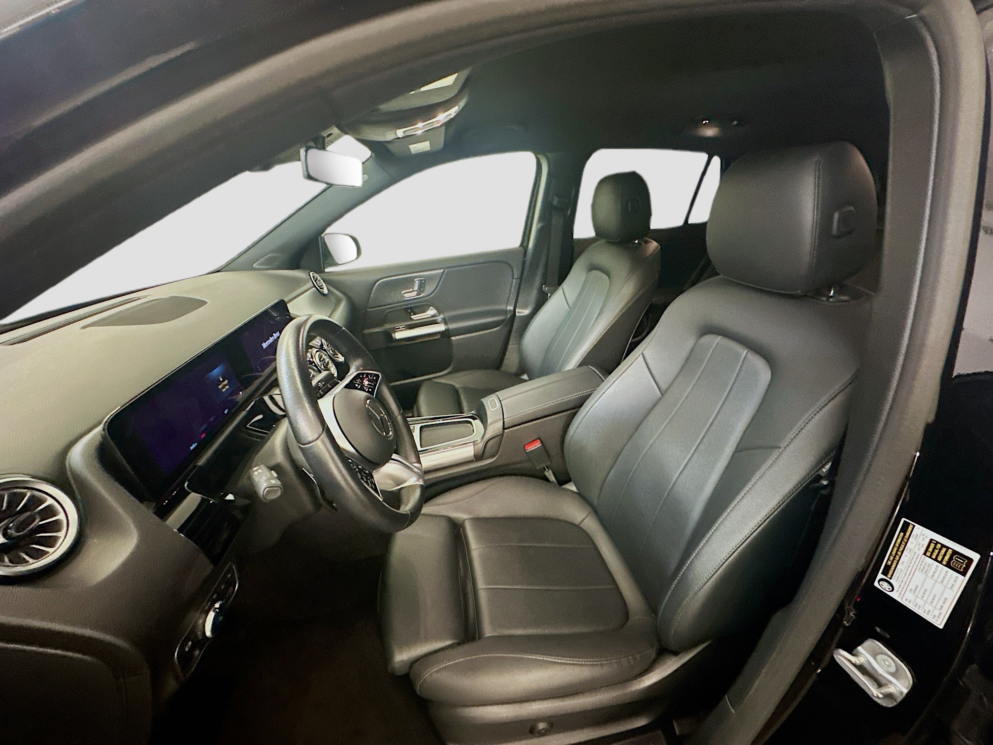 Used 2025 Mercedes-Benz GLA 250 4MATIC image 13