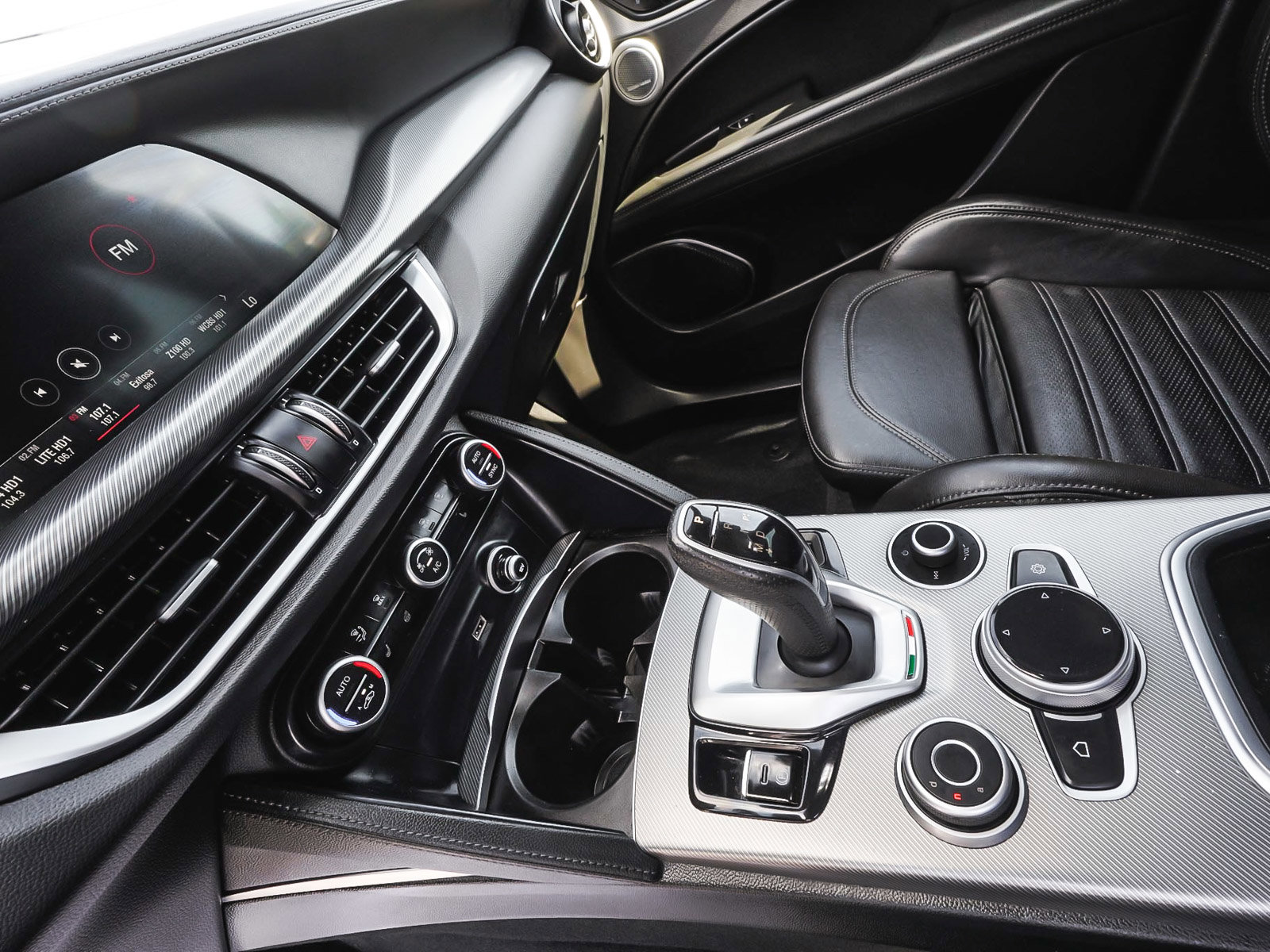 Used 2023 Alfa Romeo Stelvio Veloce image 23