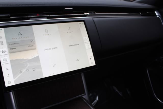 Used 2025 Land Rover Range Rover SE image 15