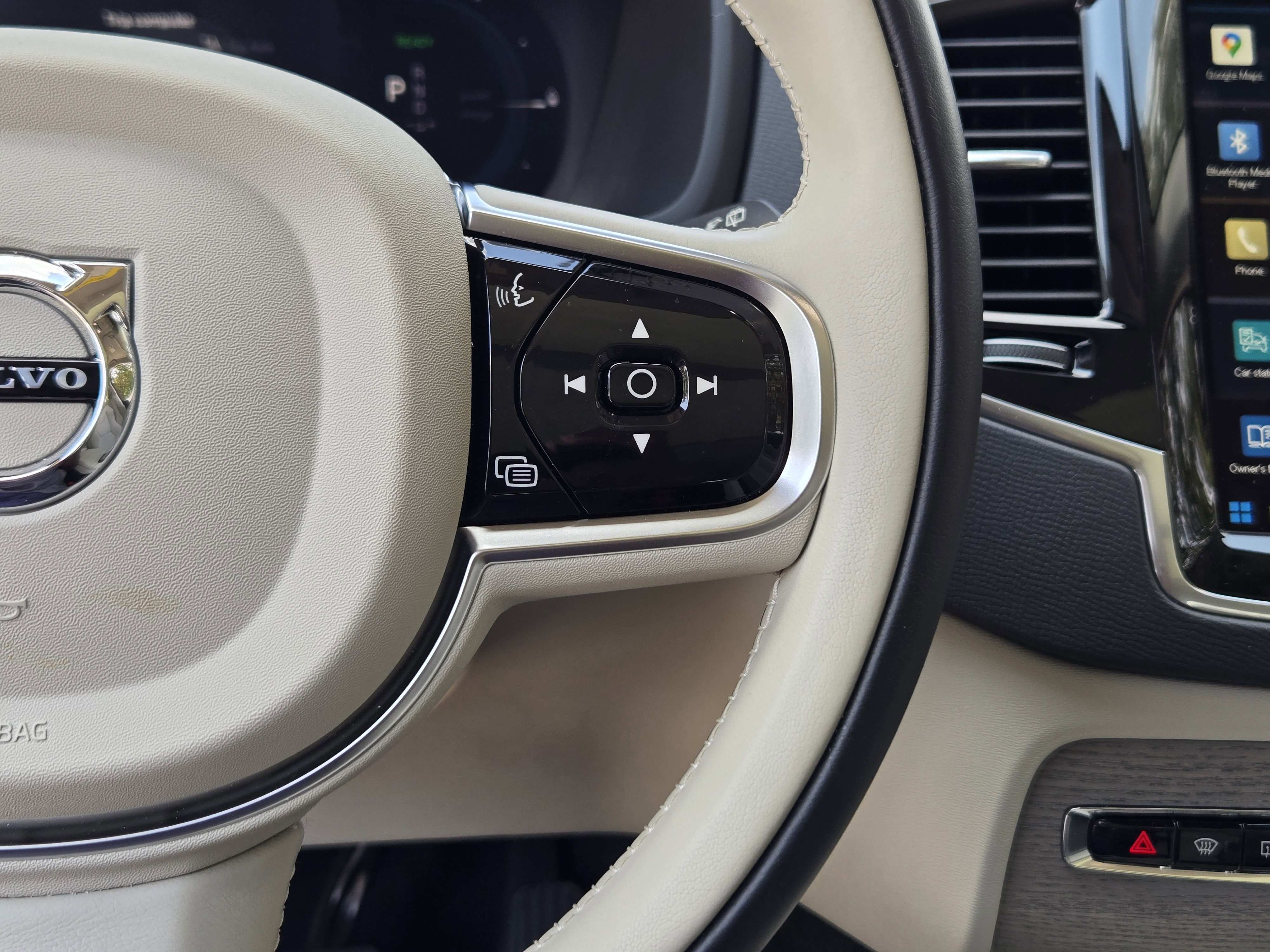 Certified 2025 Volvo XC90 T8 Plus w/ Protection Package Premier image 31