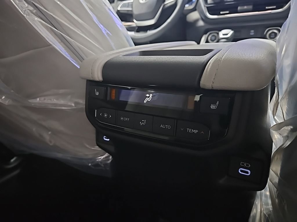 Used 2026 Toyota Grand Highlander Limited image 27