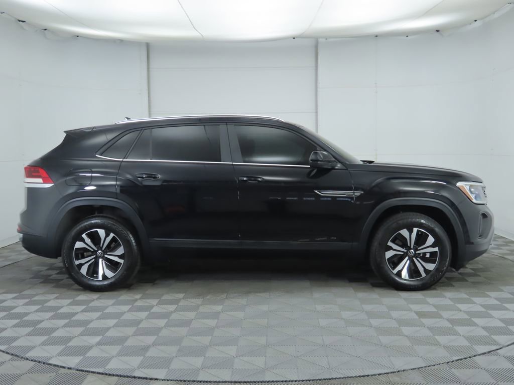Used 2025 Volkswagen Atlas Cross Sport SE image 4