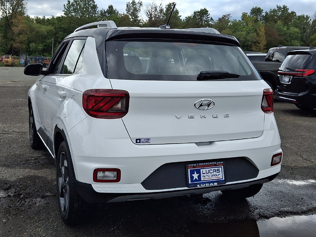 Used 2026 Hyundai Venue SEL FWD image 9