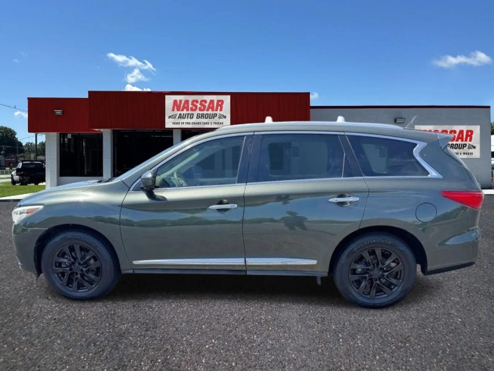 Used 2013 INFINITI JX35 AWD w/ Premium Pkg image 2