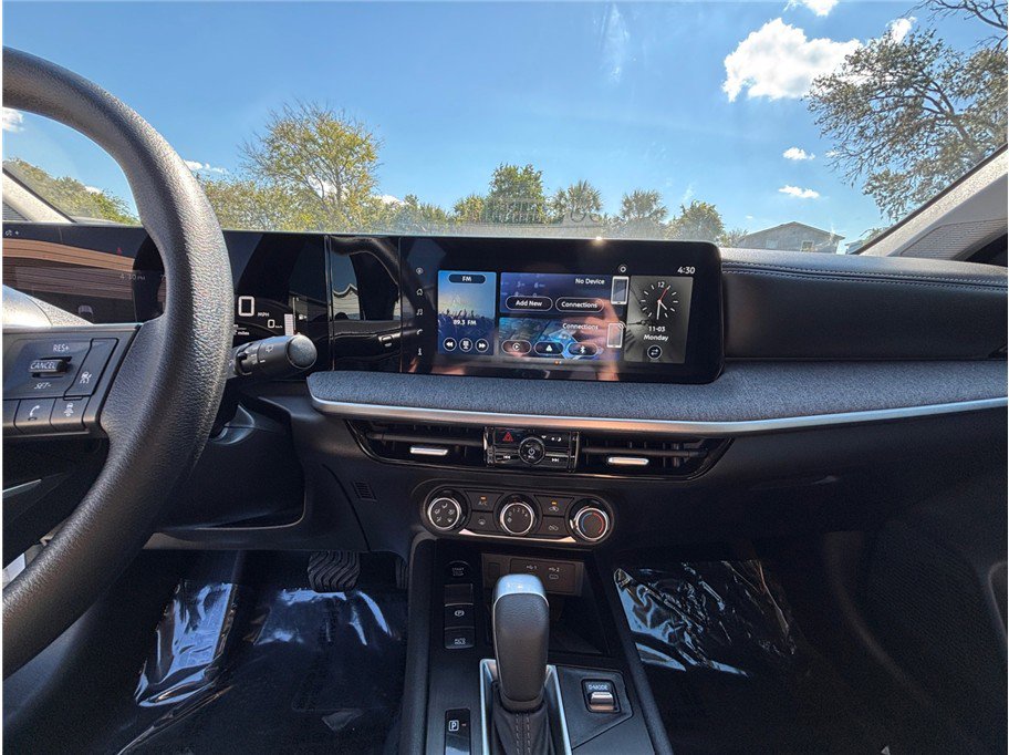 Used 2025 Nissan Kicks SV image 11