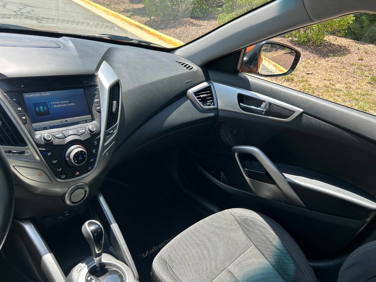 Used 2016 Hyundai Veloster image 13