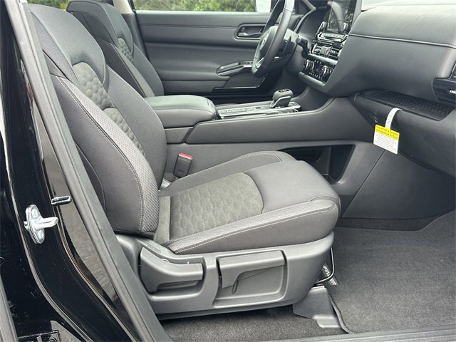 Certified 2025 Nissan Pathfinder SV w/ SV Premium Package image 14