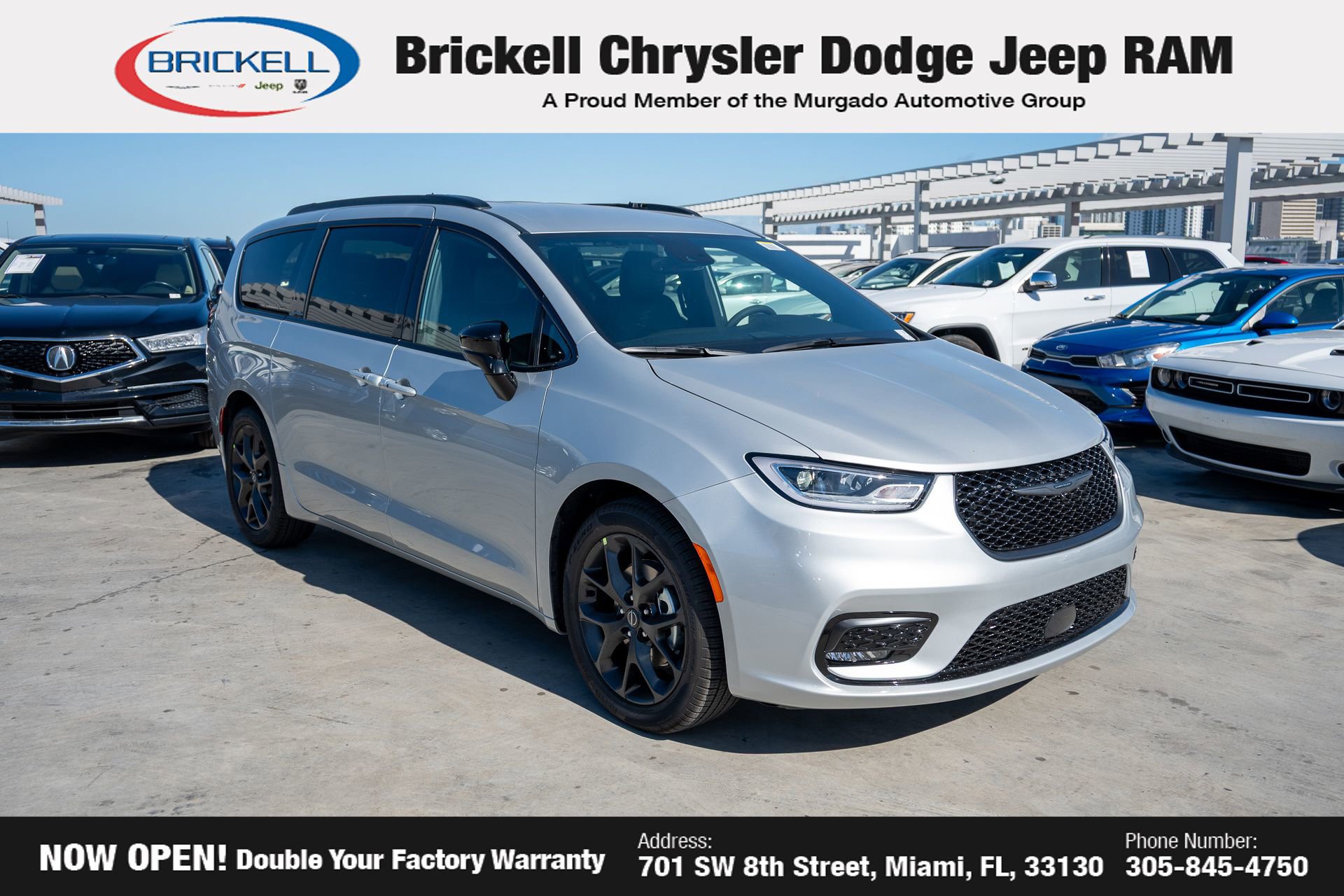 New 2026 Chrysler Pacifica Select image 3