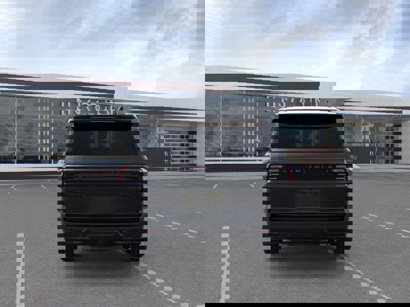 New 2026 Lincoln Navigator Reserve w/ Jet Appearance Package image 5