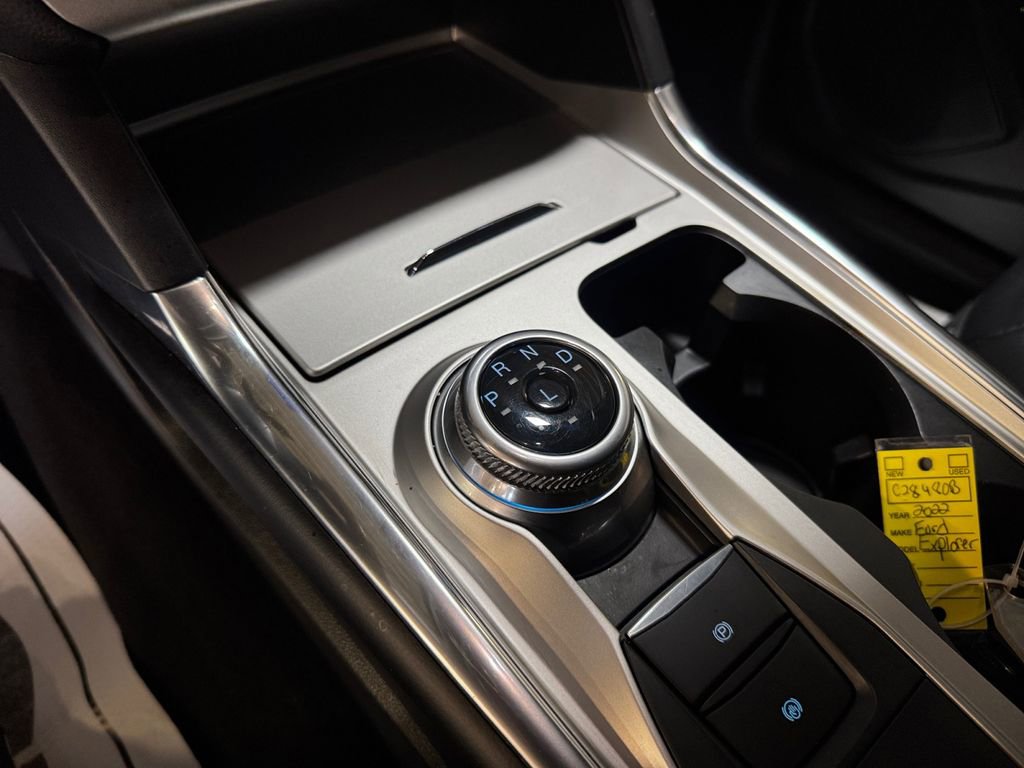 Used 2022 Ford Explorer XLT w/ Equipment Group 202A image 21