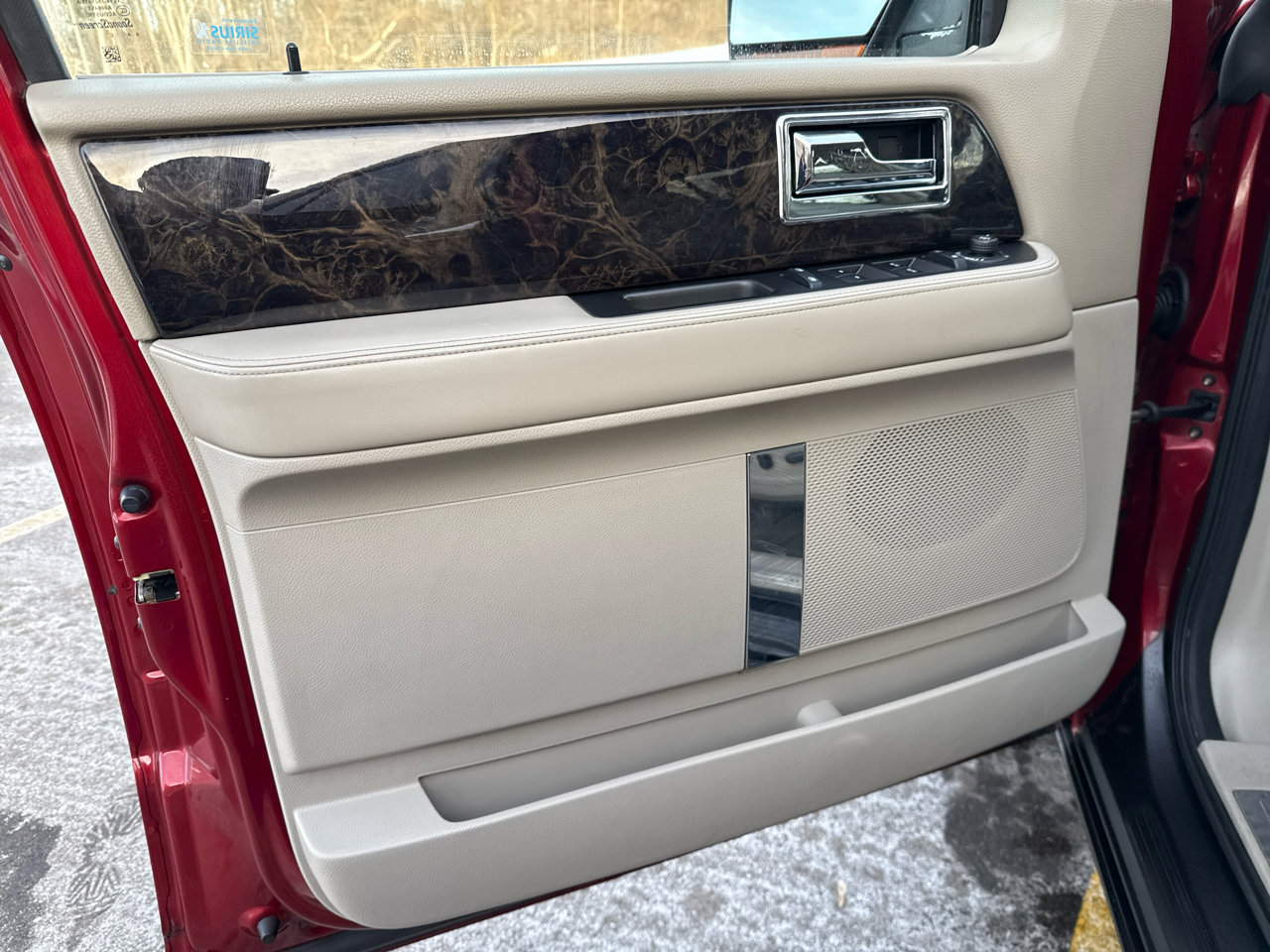 Used 2017 Lincoln Navigator Select image 13