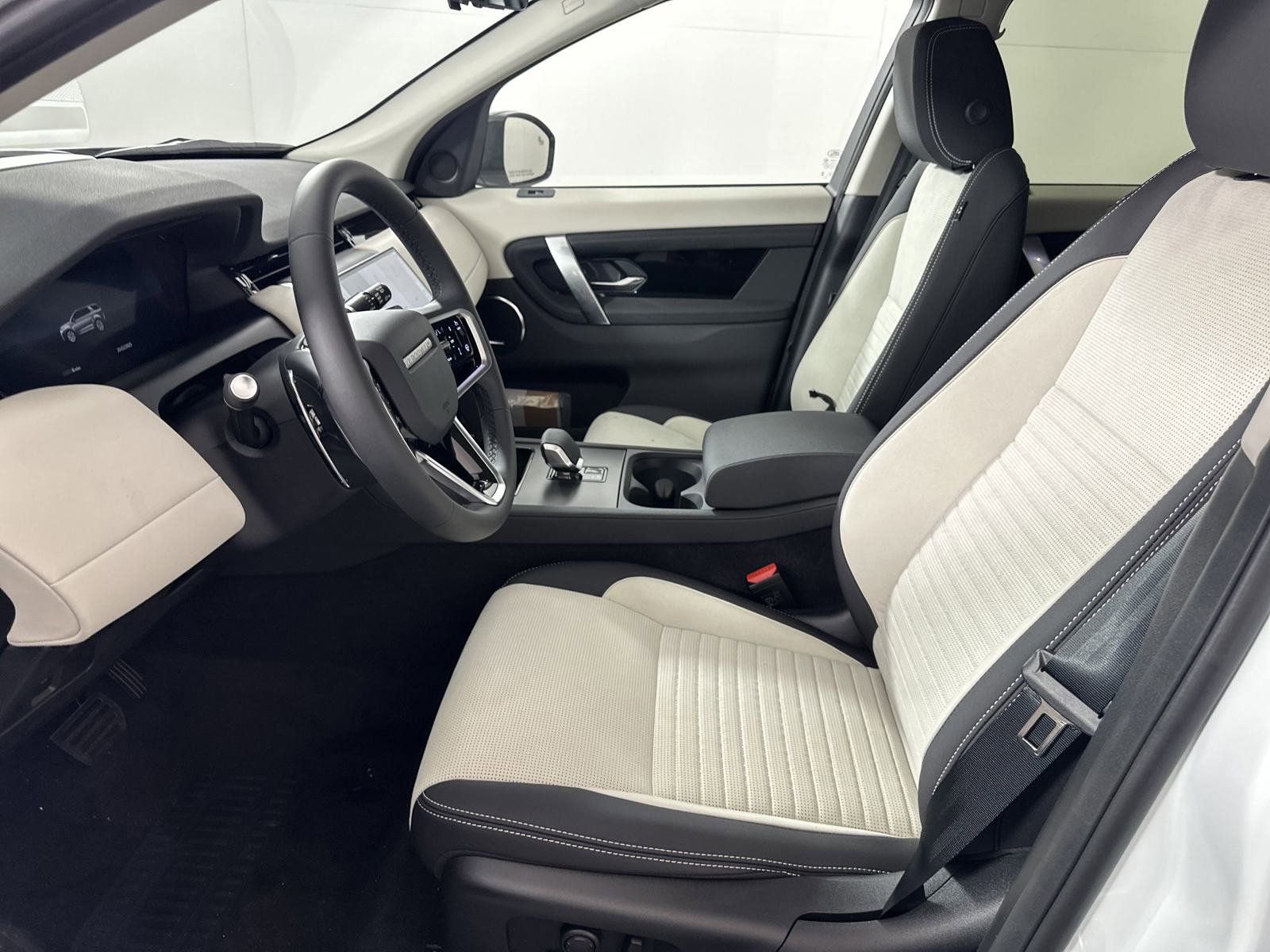 Certified 2025 Land Rover Discovery Sport S AWD/4WD image 4