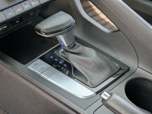 Used 2025 Hyundai Elantra SE FWD image 20