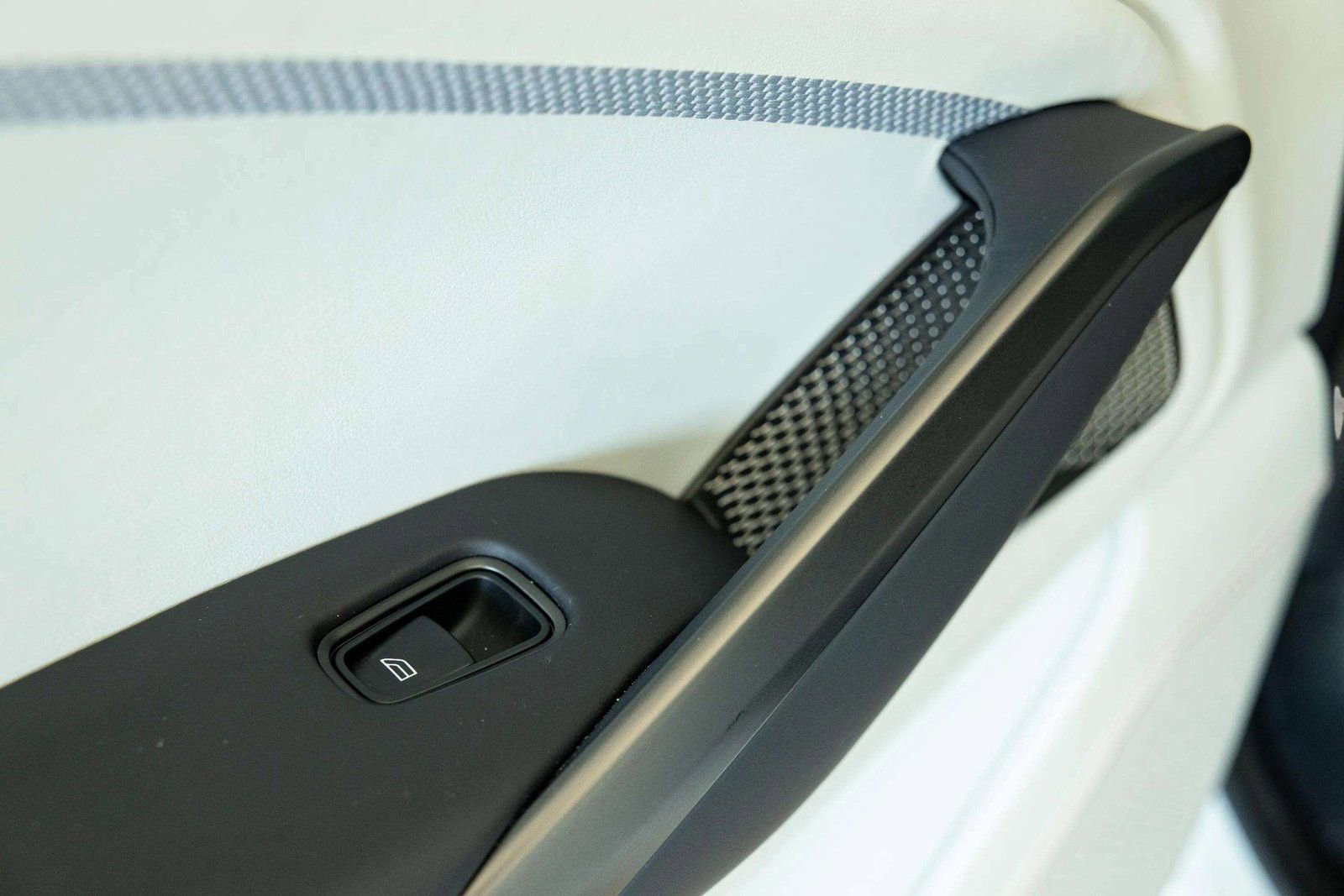 Used 2025 Aston Martin DBX 707 image 34