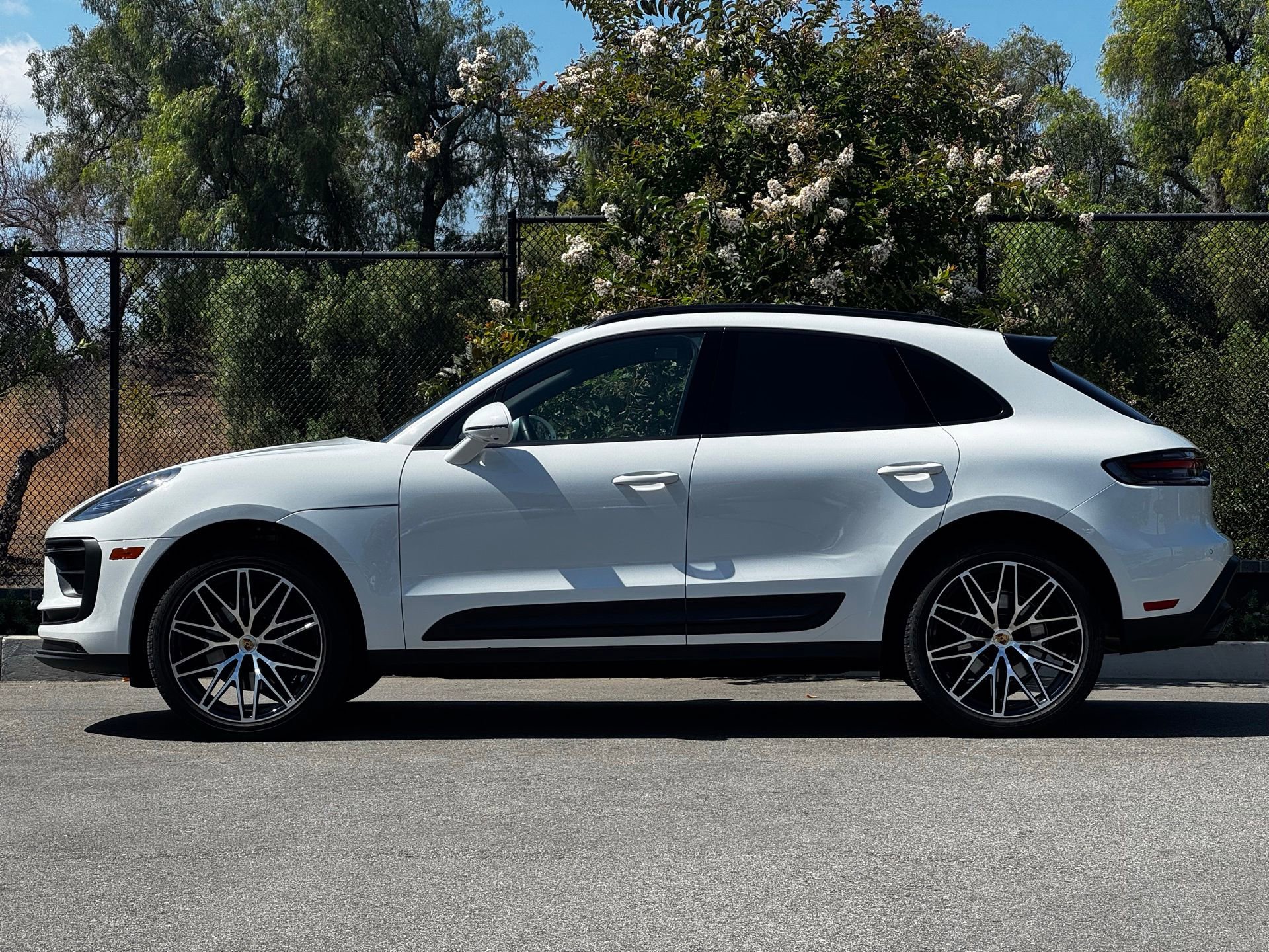 Used 2026 Porsche Macan AWD/4WD image 13
